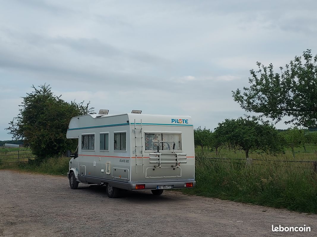 Camping-car J5 Pilote Atlantis 58CX 2,5lTD Direction assistée (image 1)