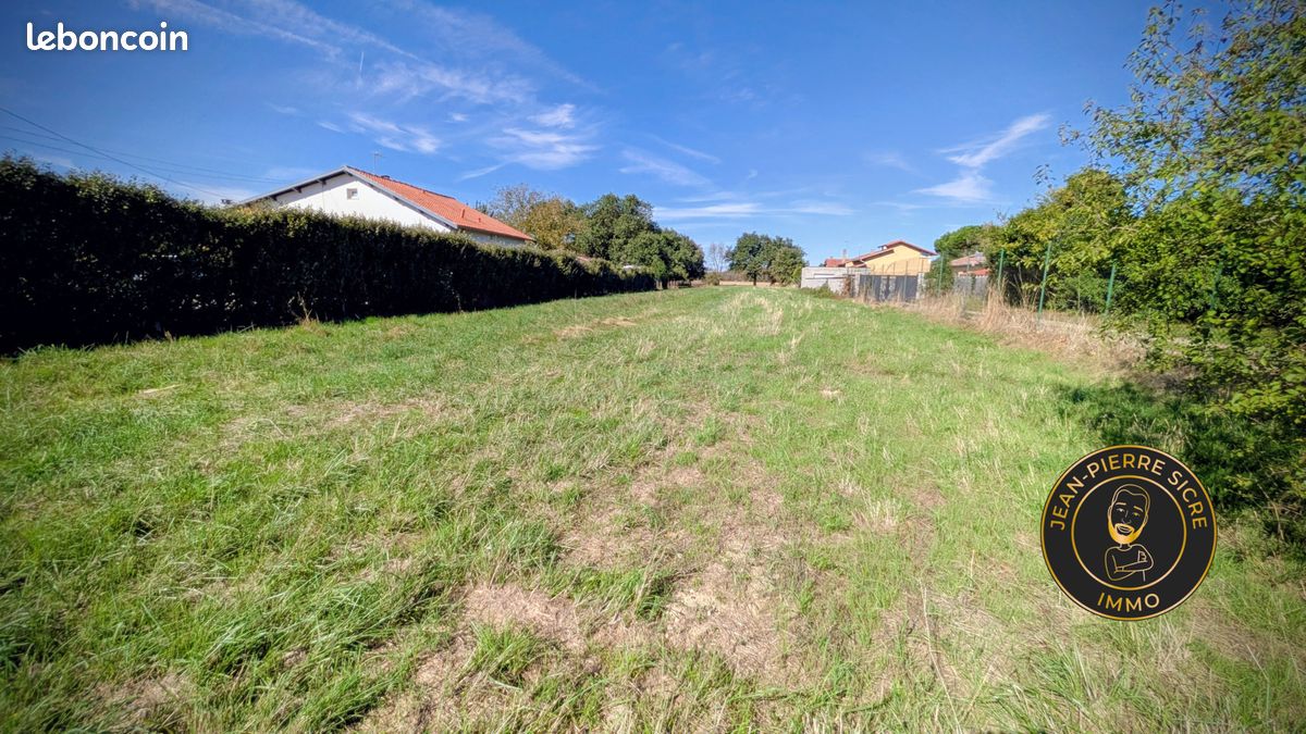 Terrain 2097 m² · à Eaunes · 2 097 m² · 120 000 €