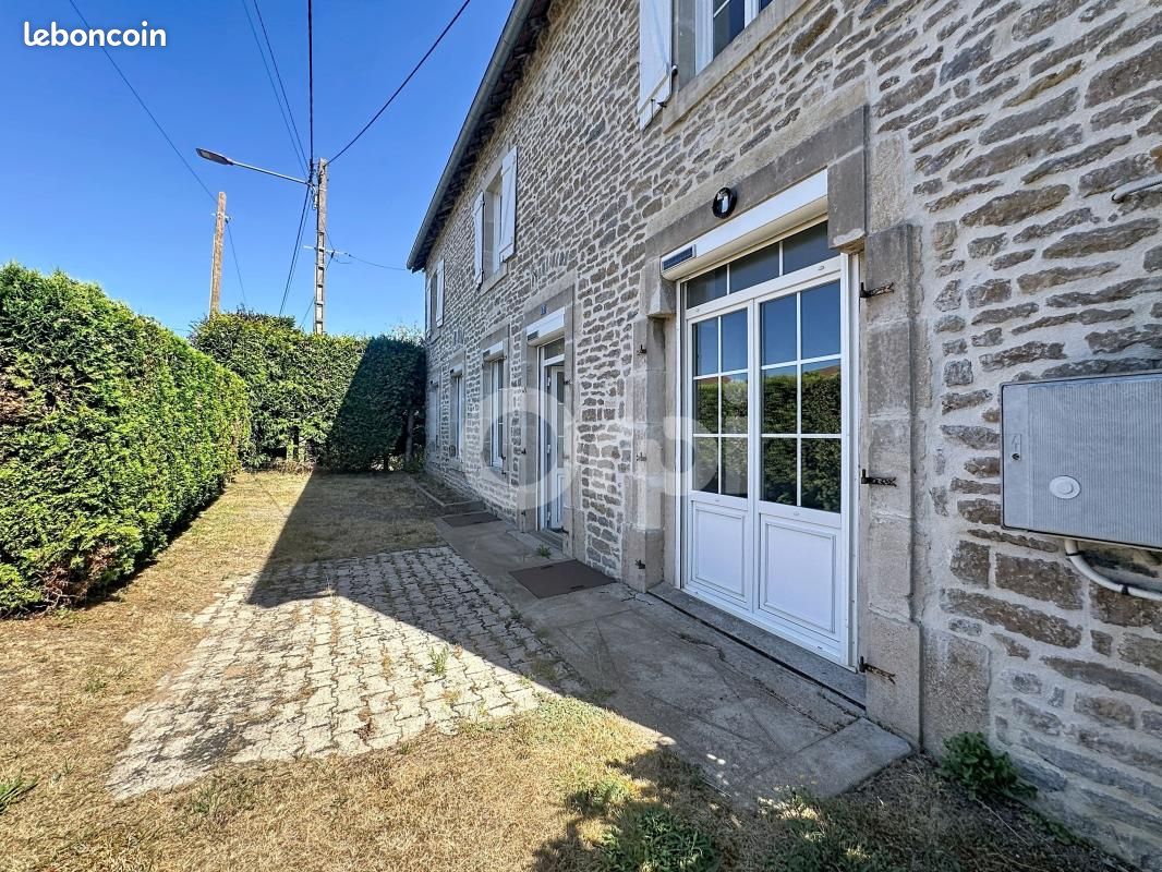 Appartement 4 pièces 157 m² · à Humes-Jorquenay · 157 m² · 750 €