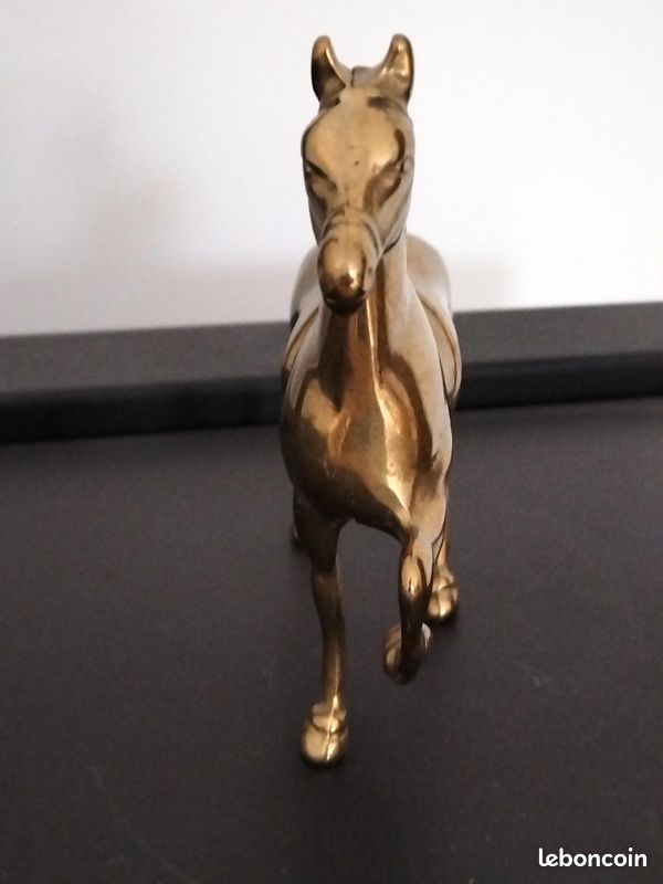 Cheval métal doré (image 2)