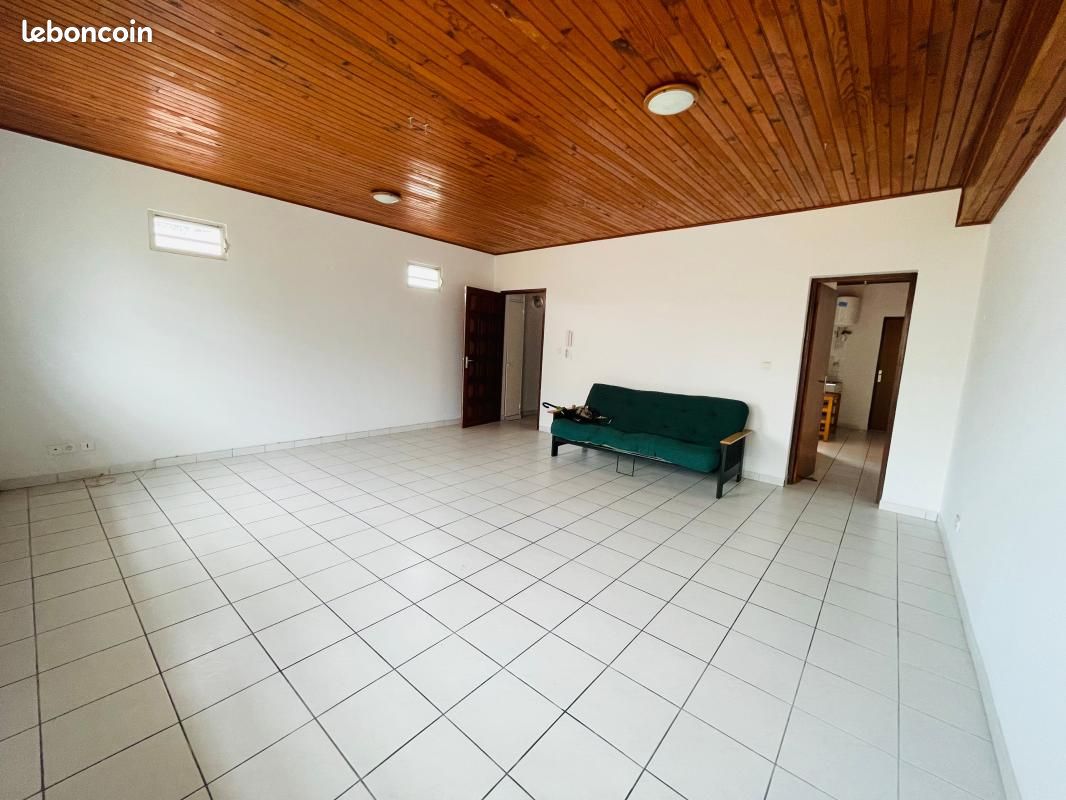 Appartement 7 pièces 143 m² · à Le Lamentin · 143 m² · 260 000 €