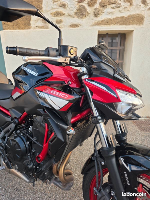 Kawa Z650 Noire et rouge (image 1)
