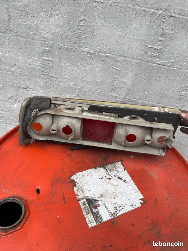 Feu arrière bmw e30 phase 1 (image 2)