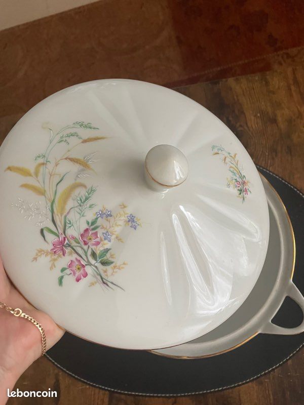 Une très jolie Soupière vintage en porcelaine Berry (image 5)