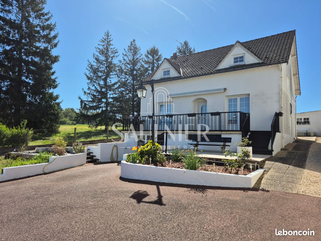 Maison 8 pièces 130 m² · à Saint-Georges-sur-Cher · 130 m² · 254 800 €