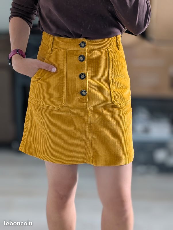 Jupe en velours côtelé jaune moutarde, neuve (avec étiquette d'origine) - Vêtements