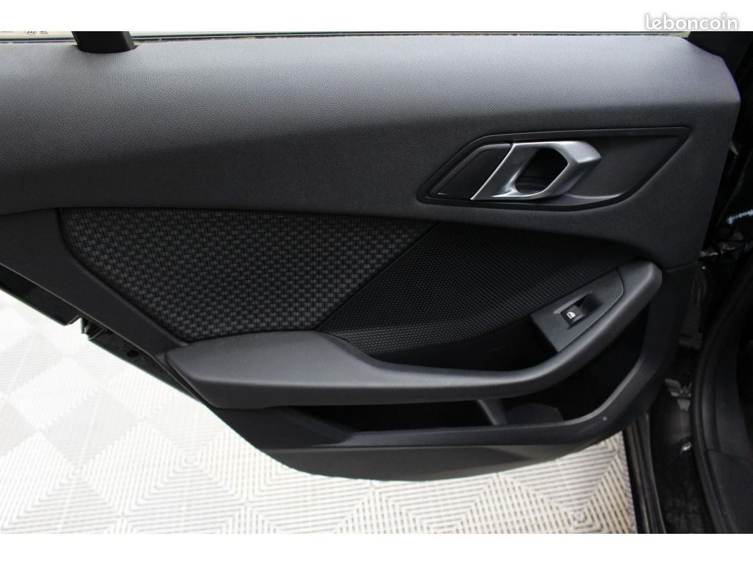 BMW SERIE 1 118d - BVA BERLINE F40 Lounge (image 28)