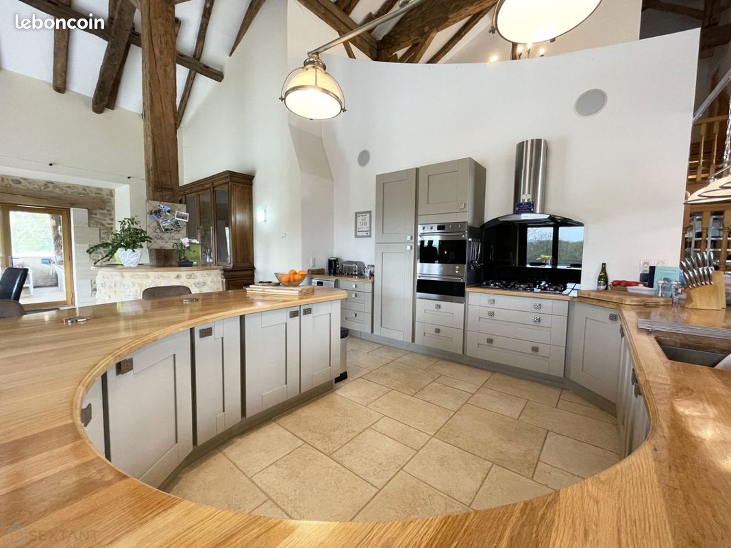 Maison 7 pièces 373 m² - Montbron 16220 (image principale 8)