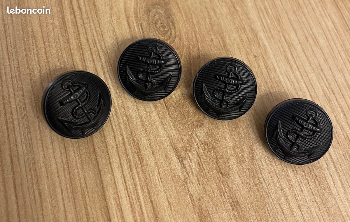 Boutons noirs ancre marine TBE (image 3)