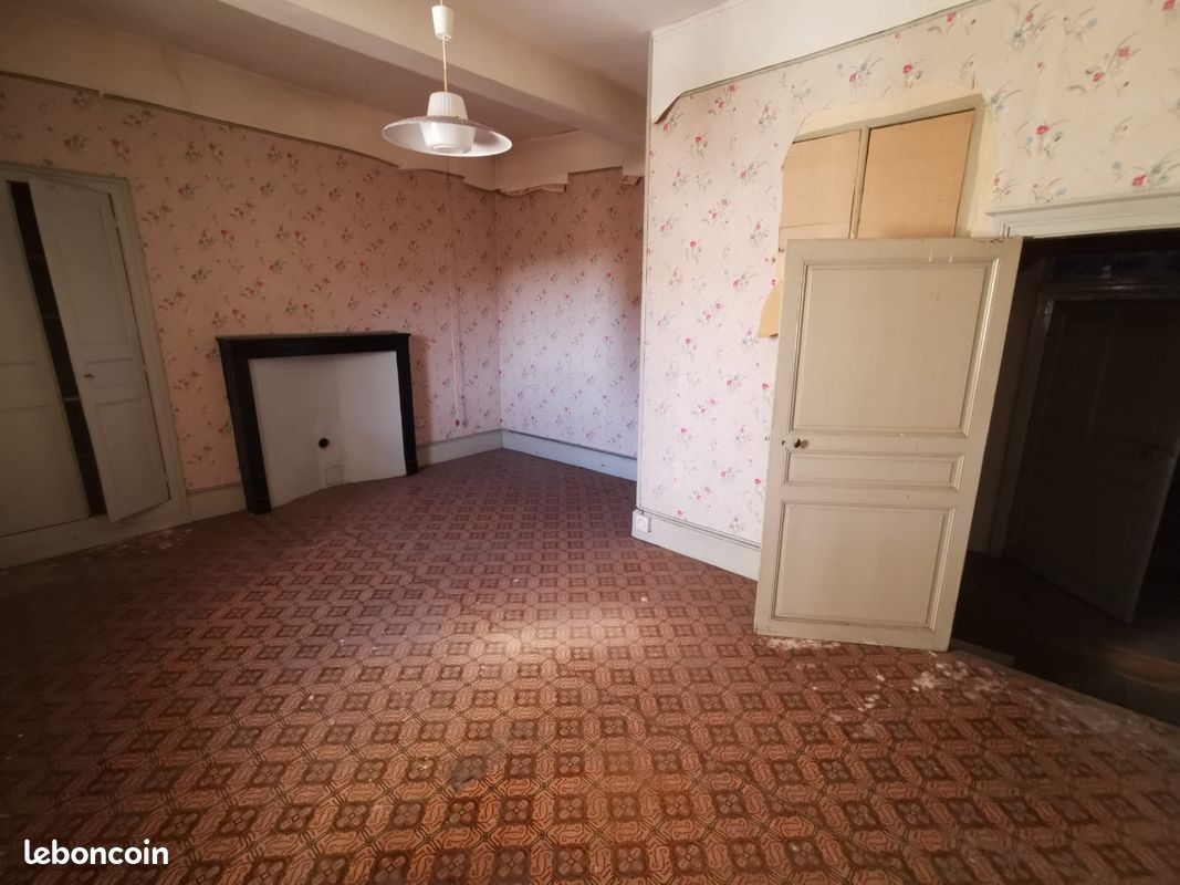 Maison 5 pièces 125 m² · à Montmarault · 125 m² · 19 000 €