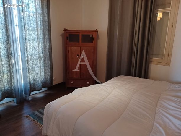 https://img.leboncoin.fr/api/v1/lbcpb1/images/8a/08/a8/8a08a8bc069e063b03de4687c6ab2b05703d0554.jpg?rule=ad-image