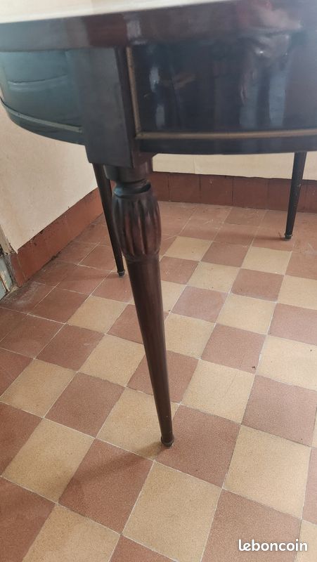 Table et ses chaises (image 2)