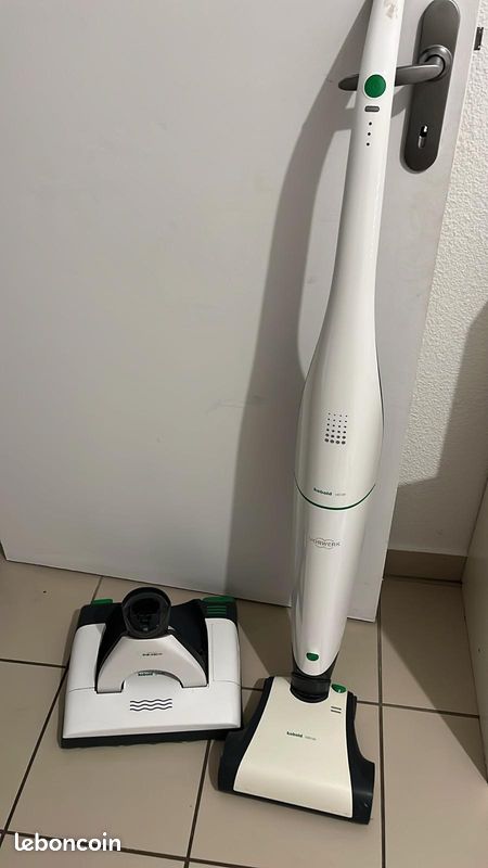 Aspirateur LAVEUR Kobold VB100 en très bon état Électroménager