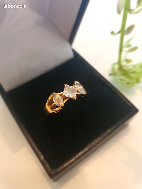 Bague 3 diamants or jaune (image 1)