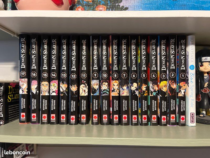 Lot de 20 mangas Demon Slayer – Excellent état (image 1)