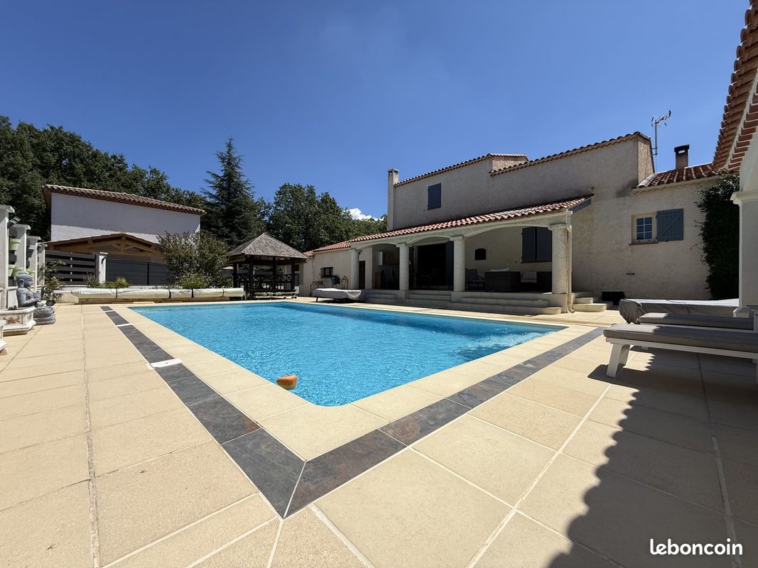 Villa 7 pièces 220 m² (image 1)