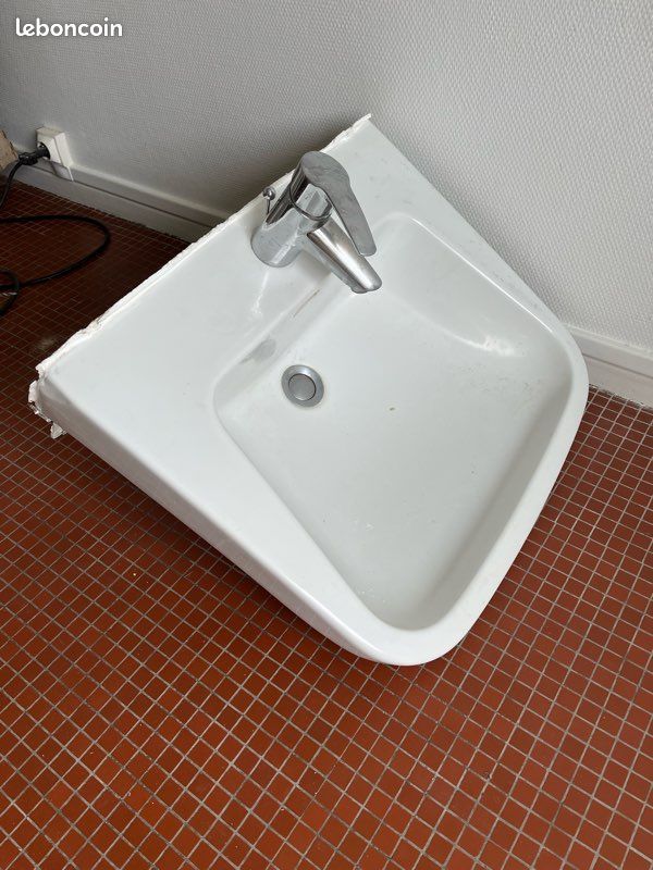 Lavabo et mitigeur en très bon état (image 2)
