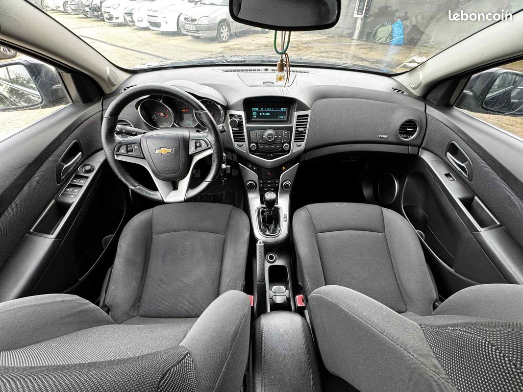 Chevrolet cruze 1.7 vcdi 131ch 5p (image 4)