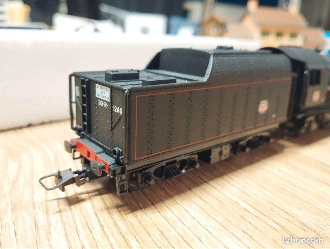 JOUEF 1/87 HO LOCOMOTIVE VAPEUR 141 R FUEL Réf : 8271