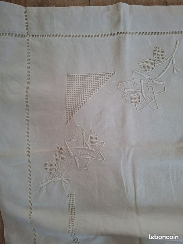 Drap ancien avec belles broderies - 2,30m * 2,80m - Linge de maison