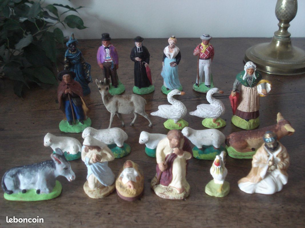4 SANTONS DEVINEAU taille 7 pour crèche EUR 175,00 - FR