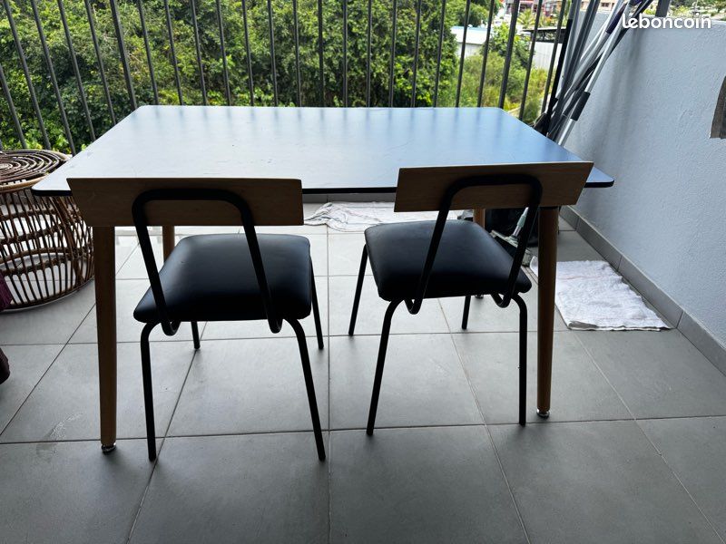 Table noire + 2 chaises (image 1)
