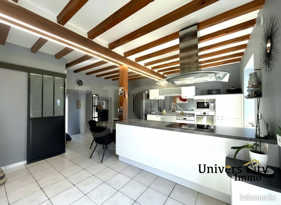 Maison 6 pièces 176 m² · à Miré · 176 m² · 254 800 €