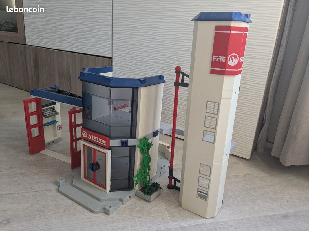 Playmobil City 4819 - Caserne De Pompiers Vintage, Jouet Complet D'occasion