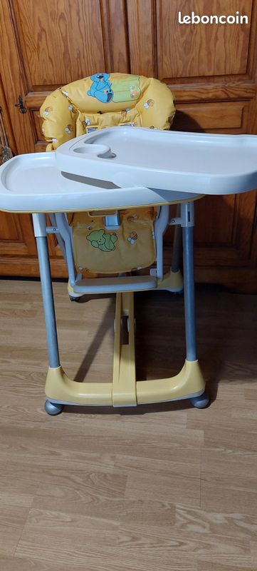 Chaise haute bébé (image 1)