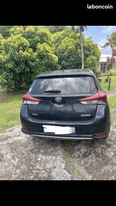 Toyota Auris (image 2)