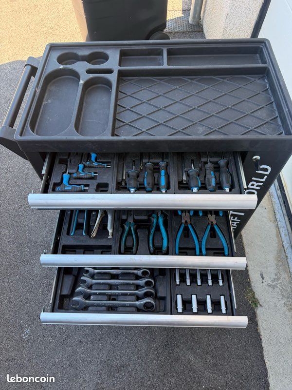 Servante avec outils (image 2)