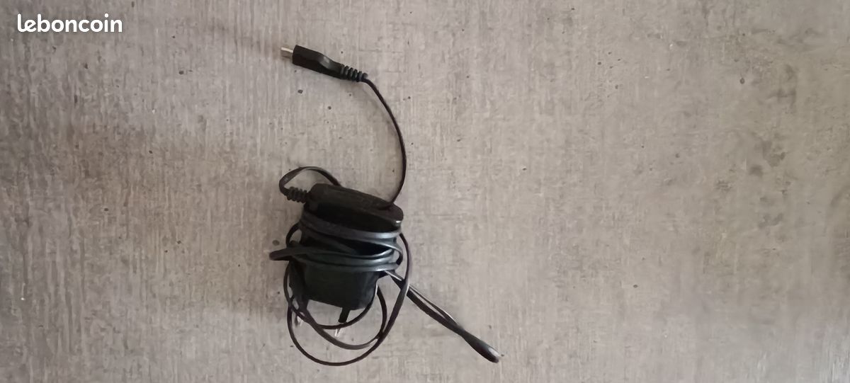 Chargeur secteur micro USB (image 1)
