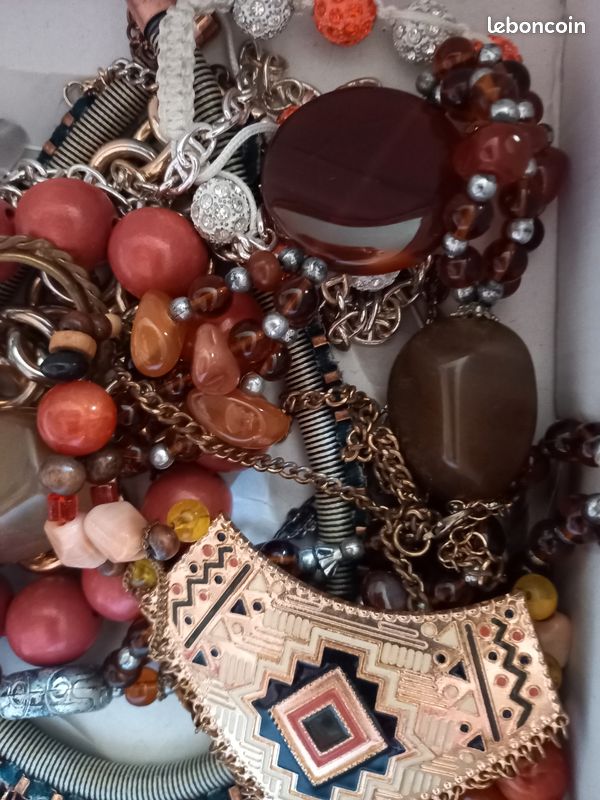 Lot De Bijoux D'occasion - Variété De Pièces à Prix Avantageux
