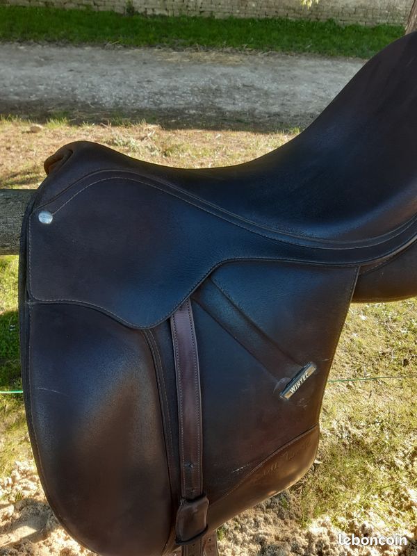 A SAISIR SELLE DE DRESSAGE AULION 17 POUCES MARRON (661460) | Acheter