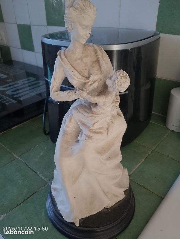 Statue marbre issue vide grenier mamie (image 1)