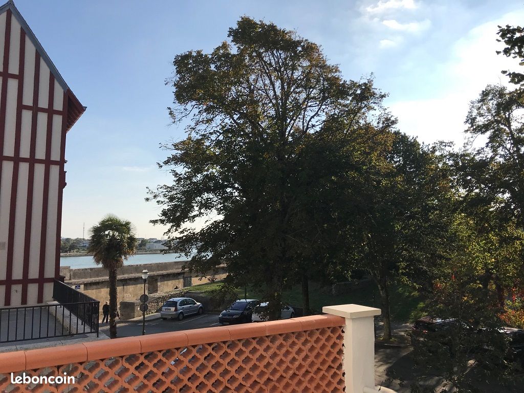 T2 avec terrasse vue unique tour de la lanterne (image 9)