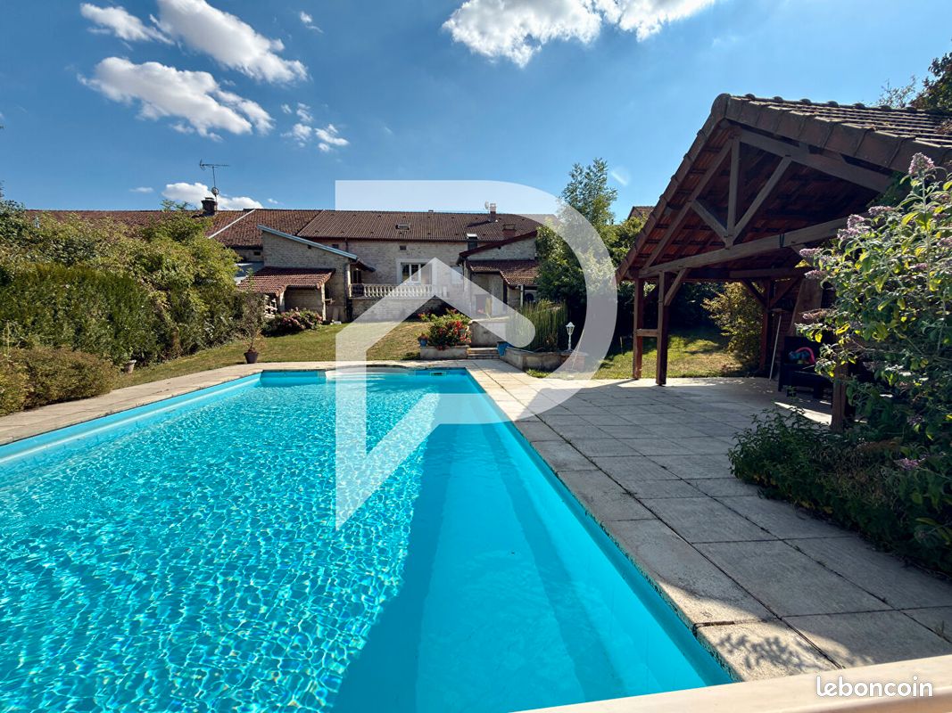 Maison 7 pièces 231 m² · à Jonchery · 231 m² · 345 000 €