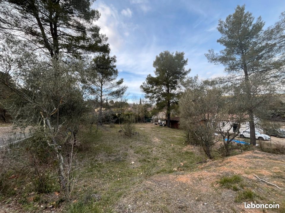 Terrain 1 037 m² Salernes · 125 000 €