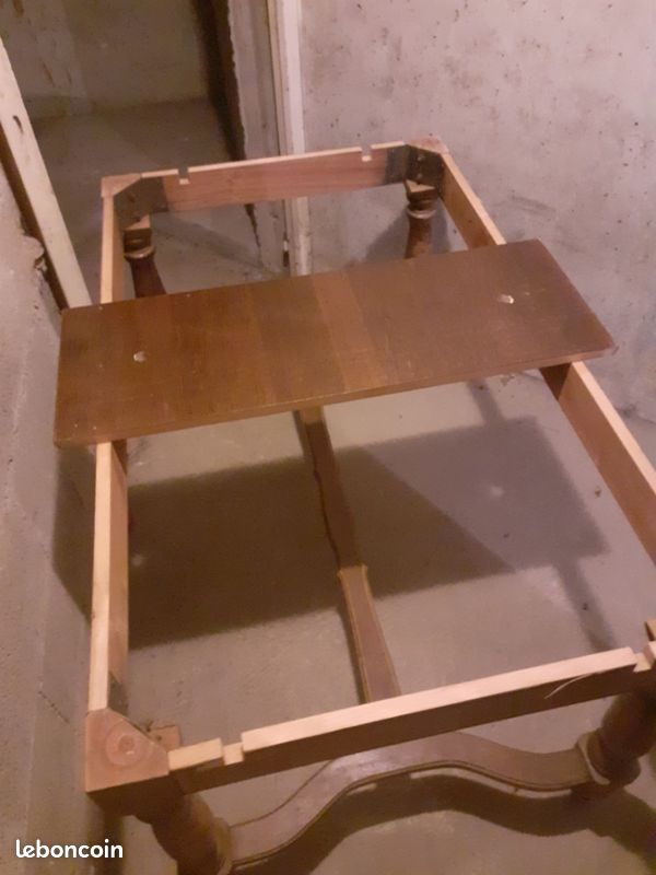 Table (image 3)