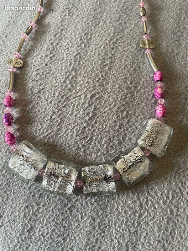 Très beau collier en perles de verre (image 1)