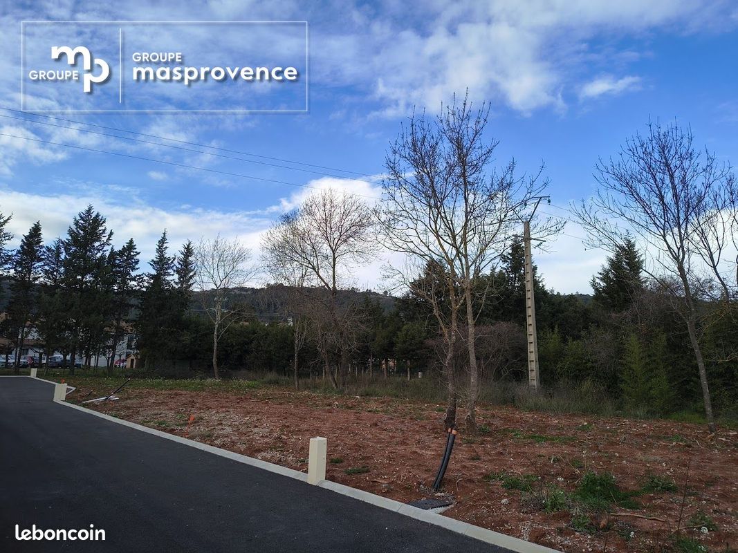 Terrain à bâtir de 396 m² à LE LUC (83) · 139 000 €