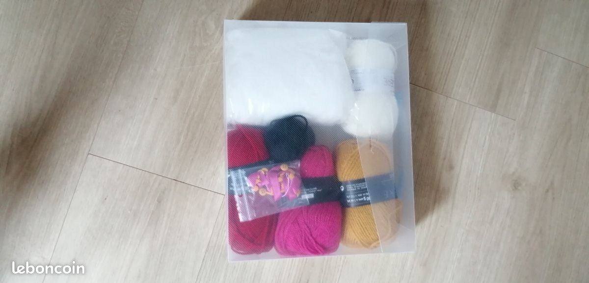 Kit poupée et vêtements au tricot (image 3)