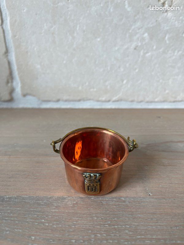 Petit pot en cuivre (image 1)