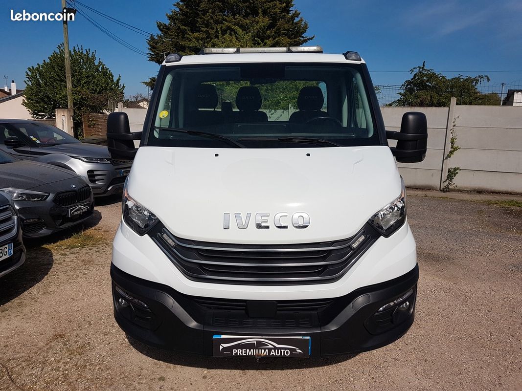 Iveco Daily V (2) 35C18 3.0 HPI 180 3T5 BVM6 Dépanneuse Porte Voiture Plateau Coulissant 131.002 Km (image 10)