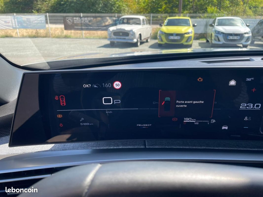 Peugeot 5008 Hybrid 145ch Allure e-DCS6 (image 29)