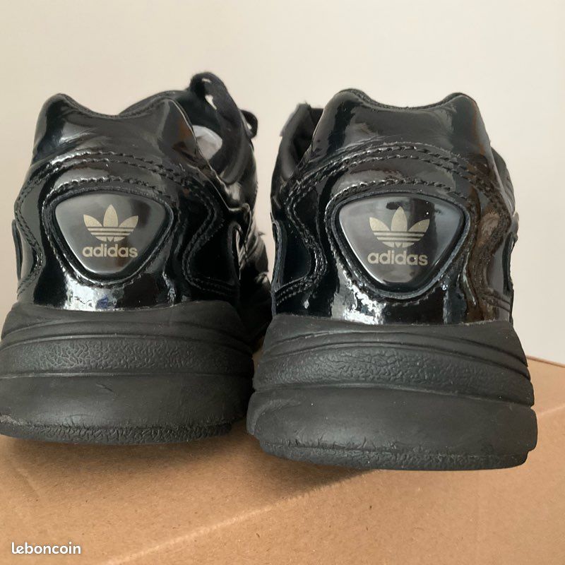 Baskets adidas W falcon out lourd T: 38 Chaussures