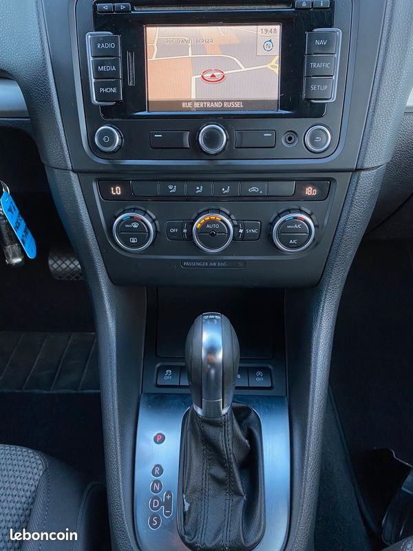 VOLKSWAGEN GOLF VI CABRIOLET PACK CONFORT 2.0 TDI 140 DSG6 / GPS / Park assists / Dynaudio / Caméra de recul / Bluetooth / Feux automatiques (image 6)