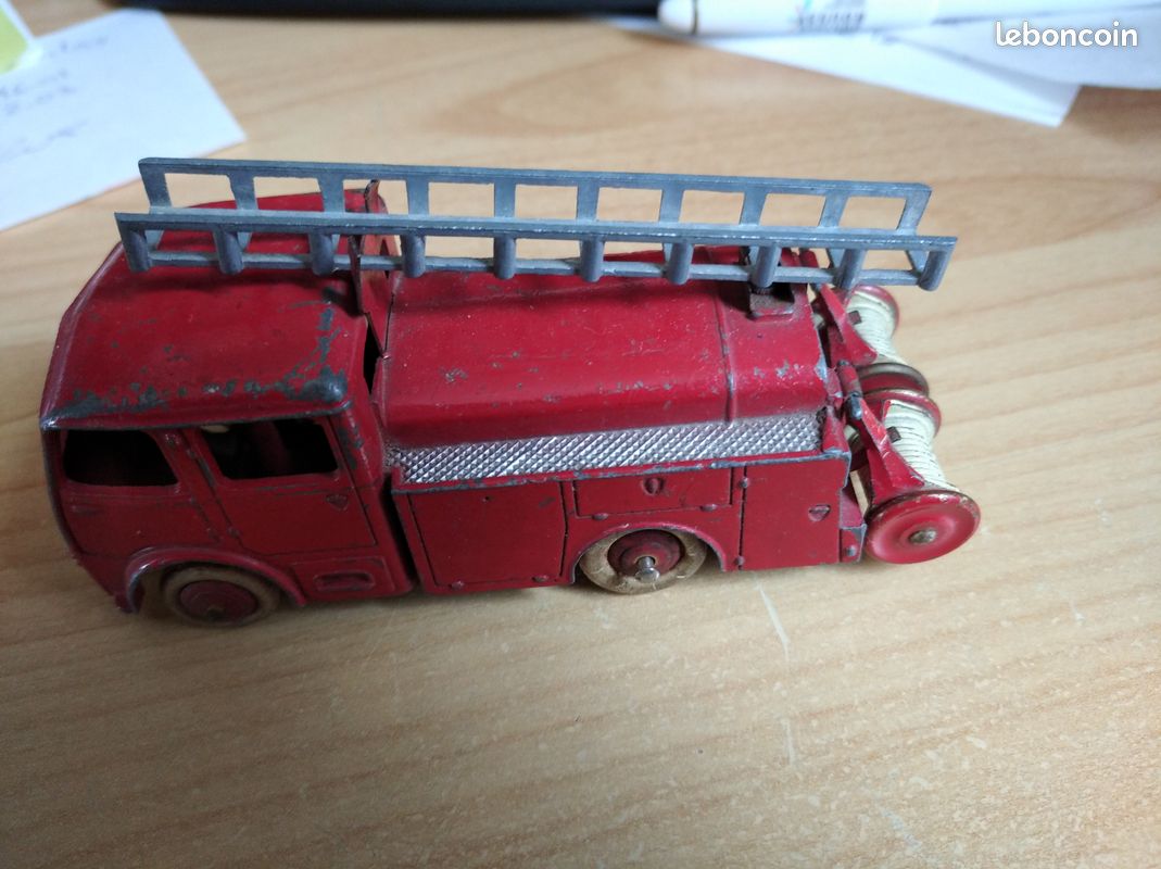 ANCIEN DINKY TOYS France N°32-E BERLIET POMPIERS PREMIERS SECOURS