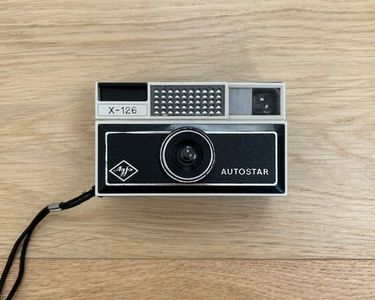 Ancien appareil photo Autostar, modèle : X 126 avec pellicule finie