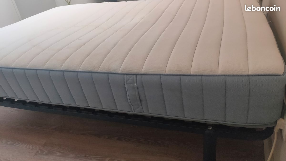 Lit 140*200 (matelas) prix à négocier (image 3)
